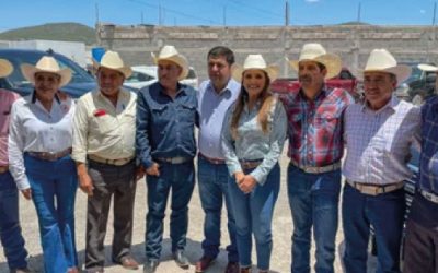 Se reúnen alcalde de Lerdo y el secretario de ganadería con productores del campo en Lerdo.