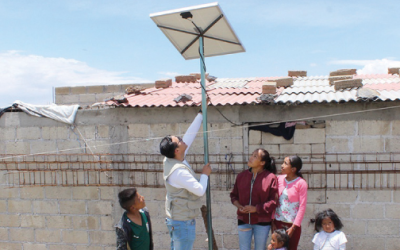 Instalan sistemas fotovoltaicos en comunidades sin energía eléctrica